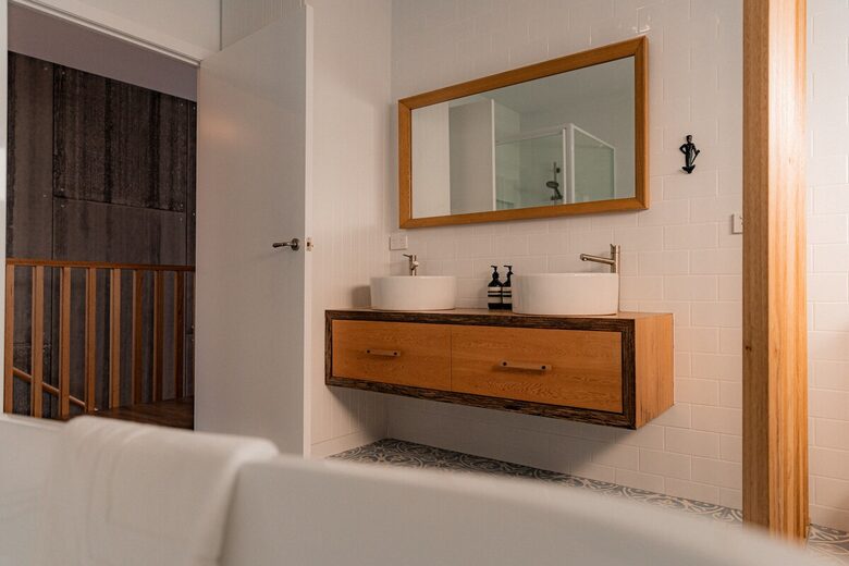 Dune-Top Beach House Overlooking Waubs Bay, Bicheno - Bicheno, Australia