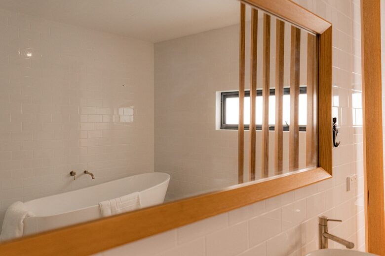 Dune-Top Beach House Overlooking Waubs Bay, Bicheno - Bicheno, Australia