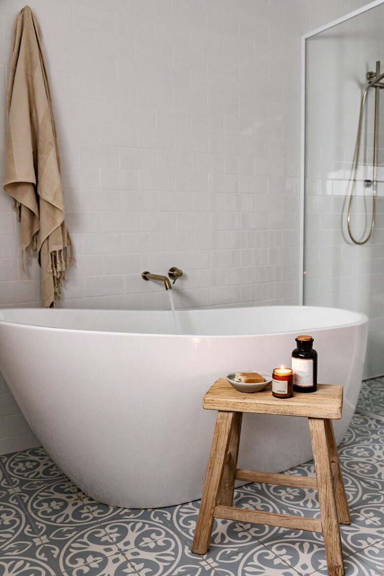 Dune-Top Beach House Overlooking Waubs Bay, Bicheno - Bicheno, Australia