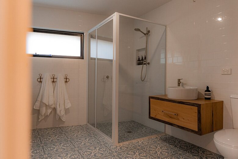 Dune-Top Beach House Overlooking Waubs Bay, Bicheno - Bicheno, Australia