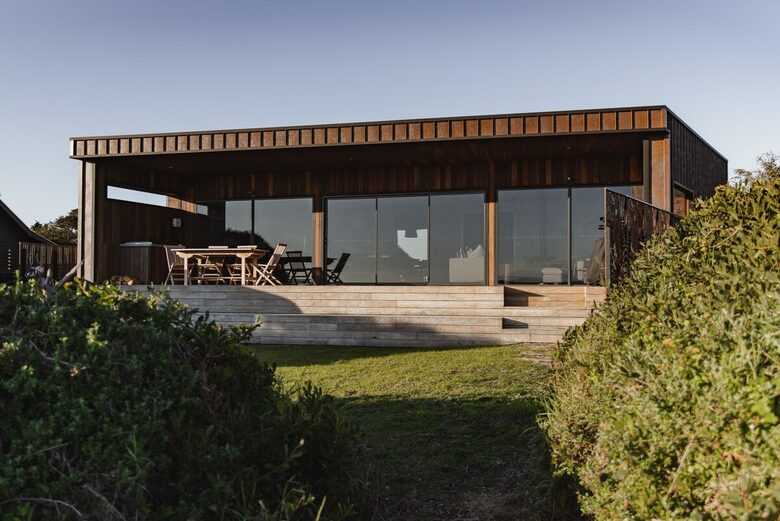 Dune-Top Beach House Overlooking Waubs Bay, Bicheno - Bicheno, Australia