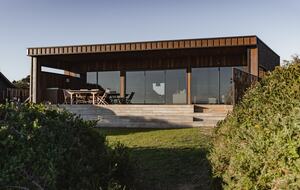 Dune-Top Beach House Overlooking Waubs Bay, Bicheno - Bicheno, Australia