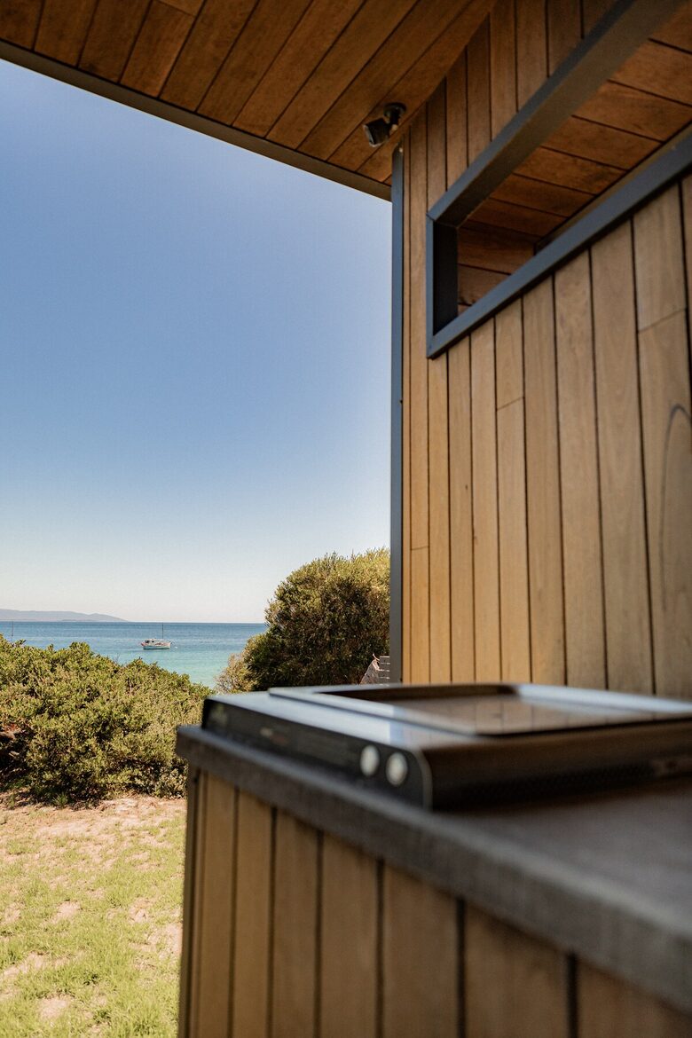 Dune-Top Beach House Overlooking Waubs Bay, Bicheno - Bicheno, Australia