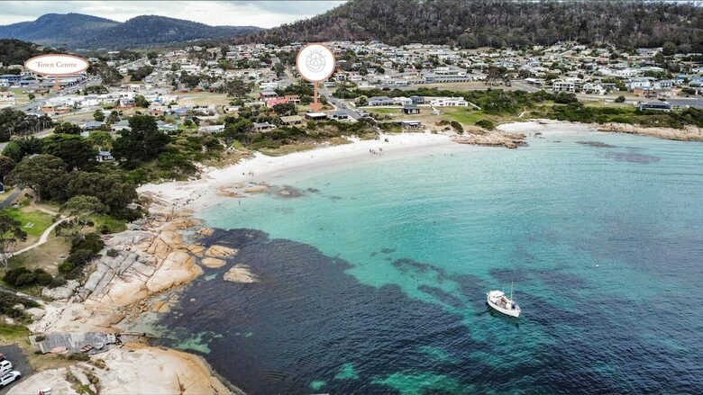 Dune-Top Beach House Overlooking Waubs Bay, Bicheno - Bicheno, Australia