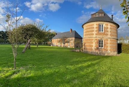 Manor House & Colombier outside view