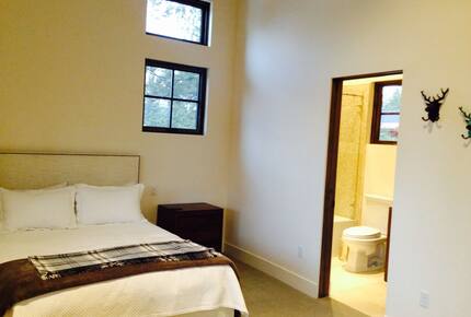 A Refined Tahoe Escape on the Fairway - Truckee, California