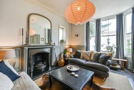 A Sophisticated Six-Bedroom Home near Walmer Beach - Deal, United Kingdom