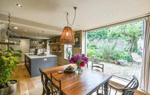 A Sophisticated Six-Bedroom Home near Walmer Beach - Deal, United Kingdom