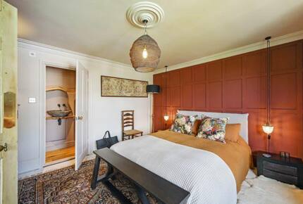 A Sophisticated Six-Bedroom Home near Walmer Beach - Deal, United Kingdom