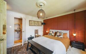 A Sophisticated Six-Bedroom Home near Walmer Beach - Deal, United Kingdom