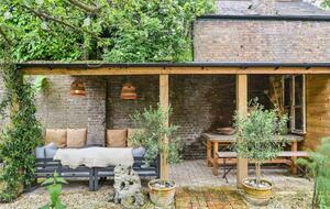 A Sophisticated Six-Bedroom Home near Walmer Beach - Deal, United Kingdom