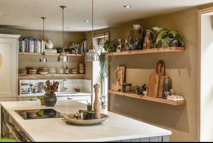 A Sophisticated Six-Bedroom Home near Walmer Beach - Deal, United Kingdom