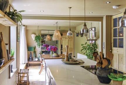 A Sophisticated Six-Bedroom Home near Walmer Beach - Deal, United Kingdom