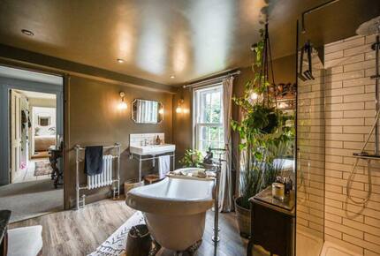 A Sophisticated Six-Bedroom Home near Walmer Beach - Deal, United Kingdom