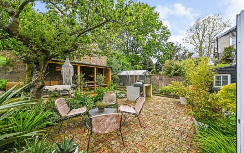 A Sophisticated Six-Bedroom Home near Walmer Beach - Deal, United Kingdom