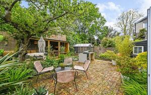 A Sophisticated Six-Bedroom Home near Walmer Beach - Deal, United Kingdom