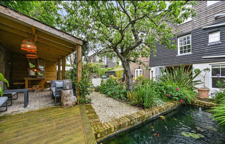 A Sophisticated Six-Bedroom Home near Walmer Beach - Deal, United Kingdom