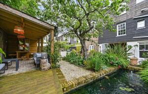 A Sophisticated Six-Bedroom Home near Walmer Beach - Deal, United Kingdom