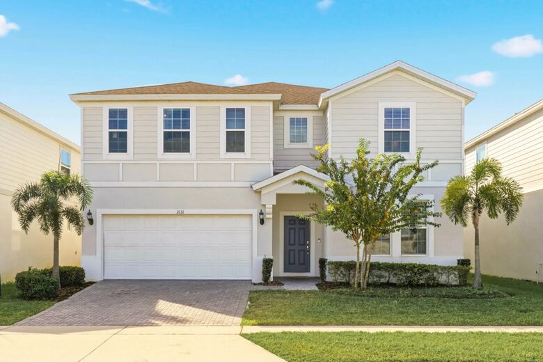 Ultimate Windsor Island Family Retreat with Private Pool & Game Rooms - Davenport, Florida