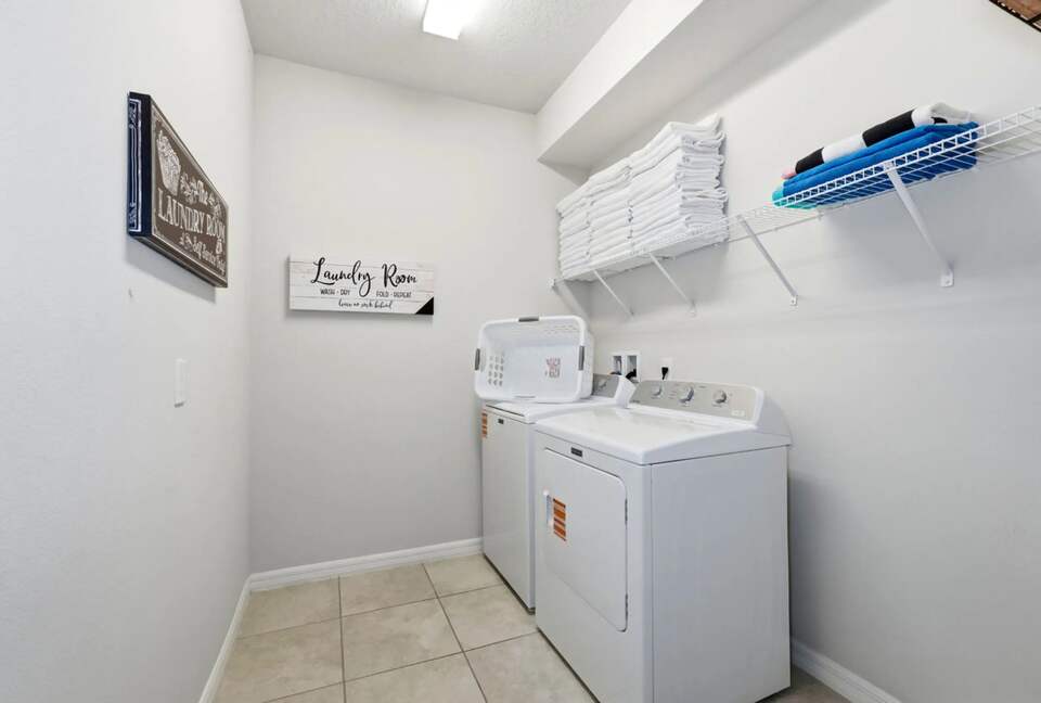 Ultimate Windsor Island Family Retreat with Private Pool & Game Rooms - Davenport, Florida