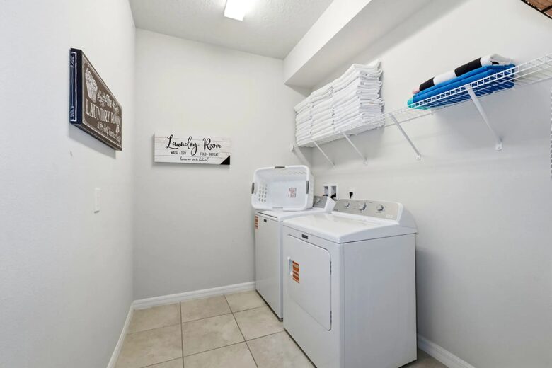 Ultimate Windsor Island Family Retreat with Private Pool & Game Rooms - Davenport, Florida