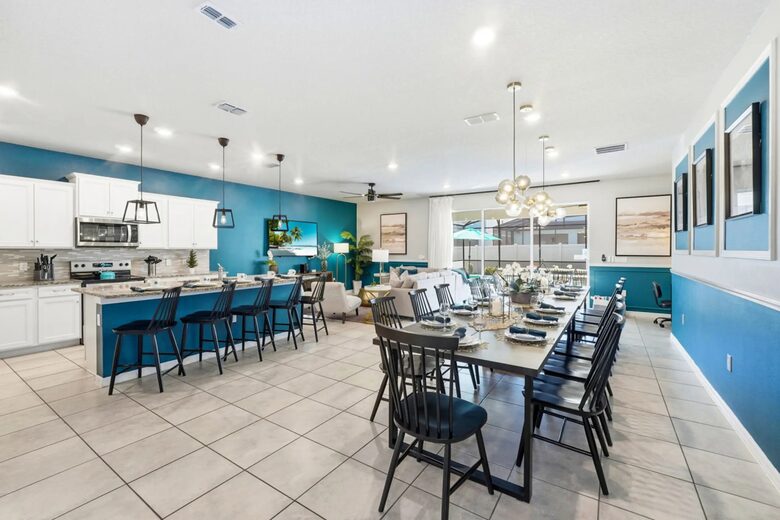 Ultimate Windsor Island Family Retreat with Private Pool & Game Rooms - Davenport, Florida