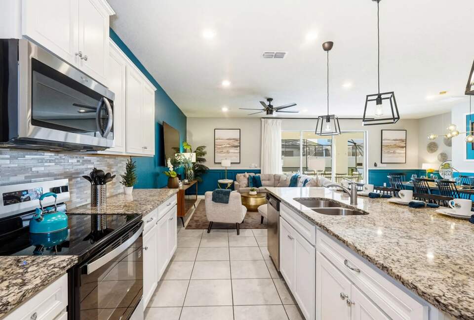 Ultimate Windsor Island Family Retreat with Private Pool & Game Rooms - Davenport, Florida