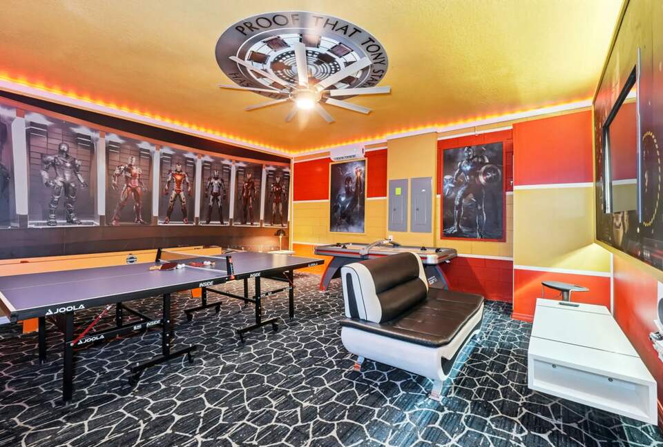 Ultimate Windsor Island Family Retreat with Private Pool & Game Rooms - Davenport, Florida