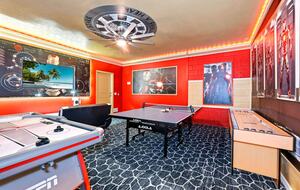 Ultimate Windsor Island Family Retreat with Private Pool & Game Rooms - Davenport, Florida