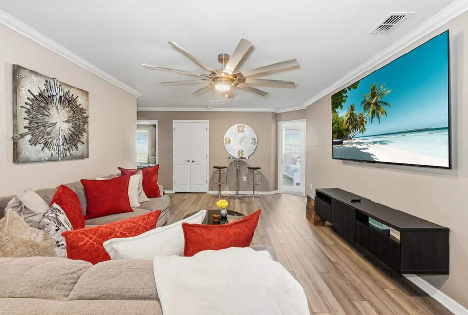 Ultimate Windsor Island Family Retreat with Private Pool & Game Rooms - Davenport, Florida