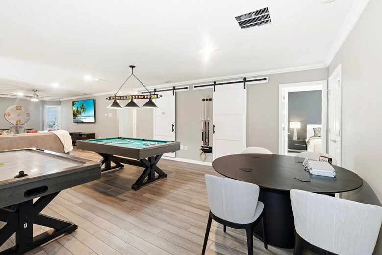 Ultimate Windsor Island Family Retreat with Private Pool & Game Rooms - Davenport, Florida