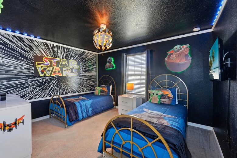 Ultimate Windsor Island Family Retreat with Private Pool & Game Rooms - Davenport, Florida