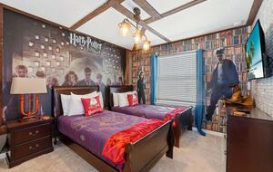 Ultimate Windsor Island Family Retreat with Private Pool & Game Rooms - Davenport, Florida