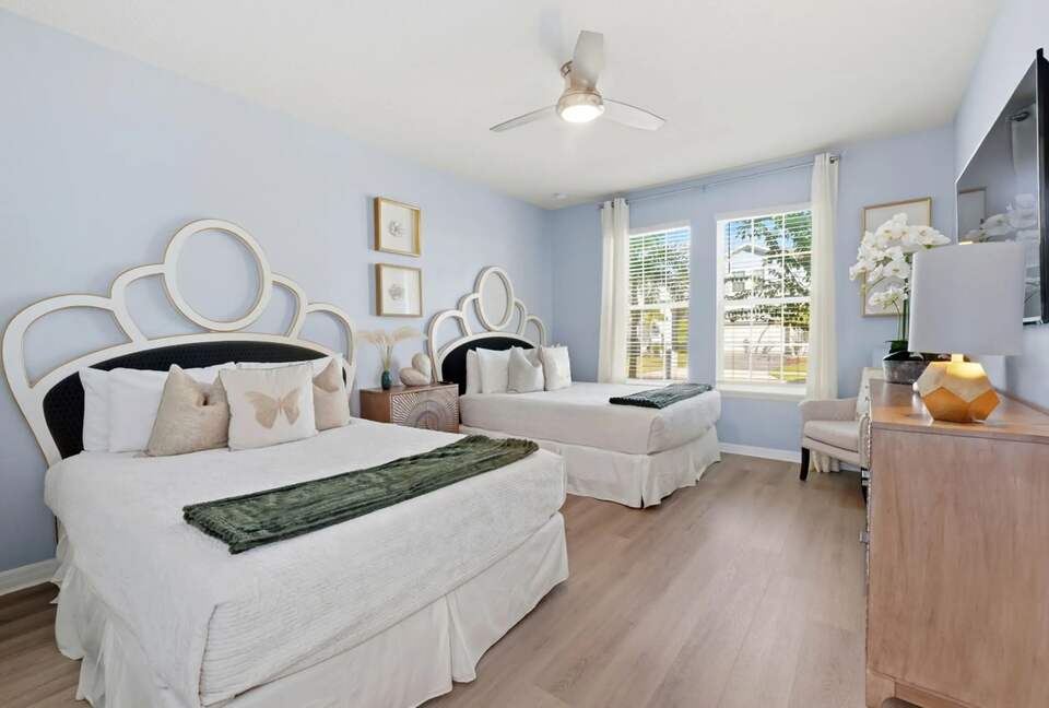 Ultimate Windsor Island Family Retreat with Private Pool & Game Rooms - Davenport, Florida