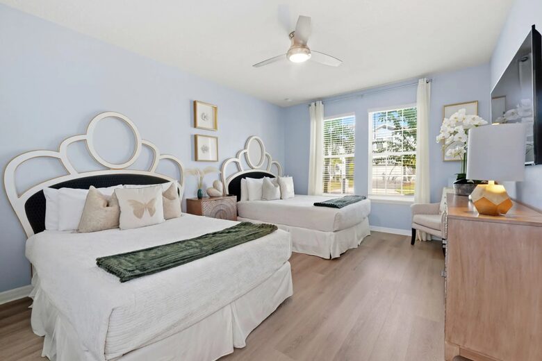 Ultimate Windsor Island Family Retreat with Private Pool & Game Rooms - Davenport, Florida