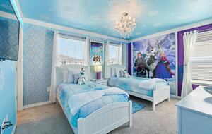 Ultimate Windsor Island Family Retreat with Private Pool & Game Rooms - Davenport, Florida