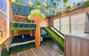 Ultimate Windsor Island Family Retreat with Private Pool & Game Rooms - Davenport, Florida