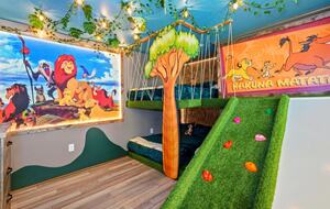 Ultimate Windsor Island Family Retreat with Private Pool & Game Rooms - Davenport, Florida