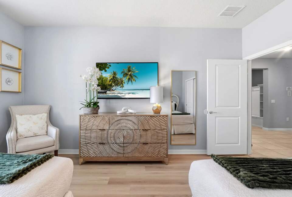 Ultimate Windsor Island Family Retreat with Private Pool & Game Rooms - Davenport, Florida