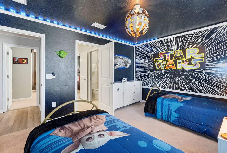 Ultimate Windsor Island Family Retreat with Private Pool & Game Rooms - Davenport, Florida