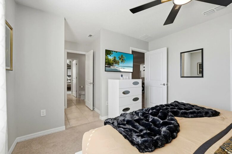 Ultimate Windsor Island Family Retreat with Private Pool & Game Rooms - Davenport, Florida