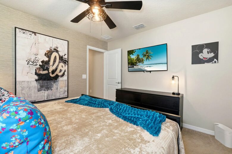 Ultimate Windsor Island Family Retreat with Private Pool & Game Rooms - Davenport, Florida