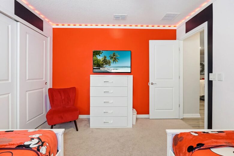 Ultimate Windsor Island Family Retreat with Private Pool & Game Rooms - Davenport, Florida