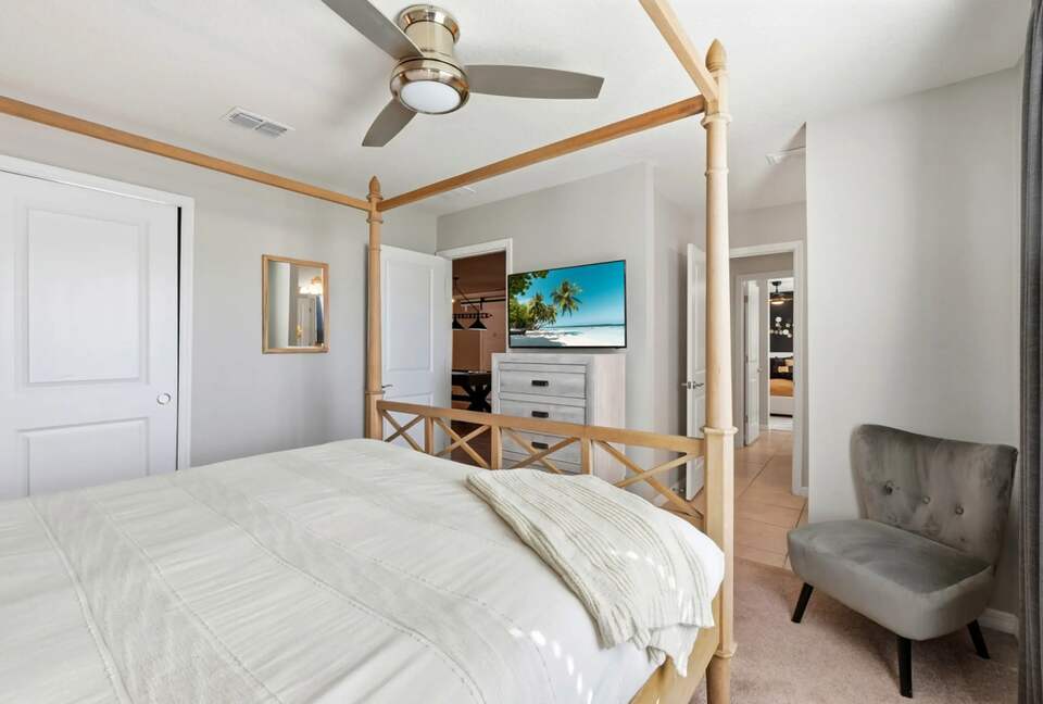 Ultimate Windsor Island Family Retreat with Private Pool & Game Rooms - Davenport, Florida