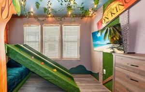 Ultimate Windsor Island Family Retreat with Private Pool & Game Rooms - Davenport, Florida