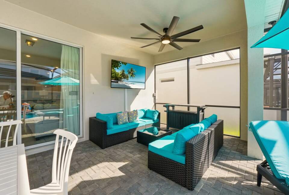 Ultimate Windsor Island Family Retreat with Private Pool & Game Rooms - Davenport, Florida