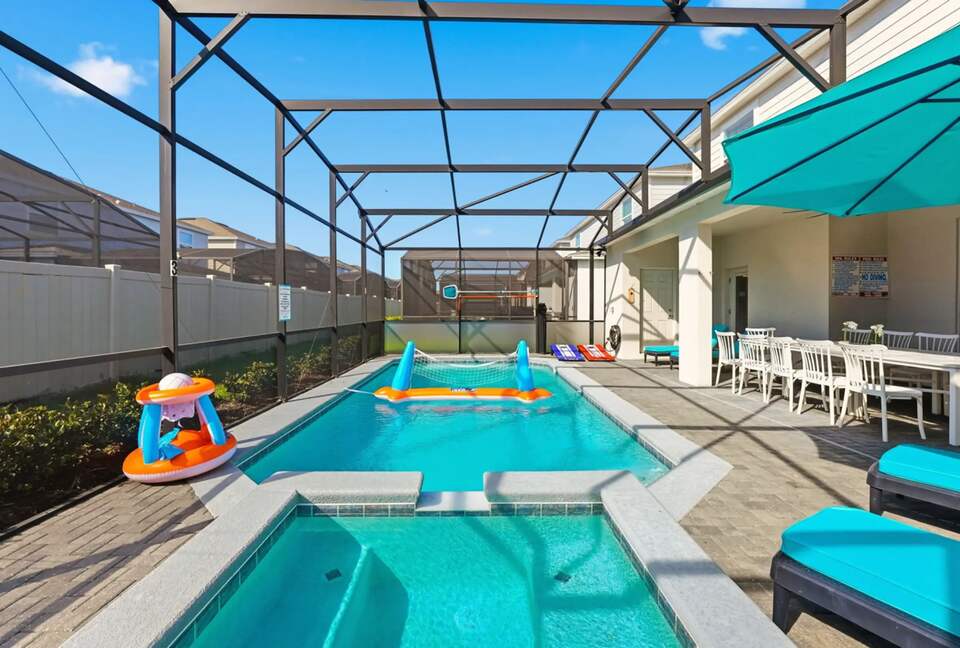 Ultimate Windsor Island Family Retreat with Private Pool & Game Rooms - Davenport, Florida