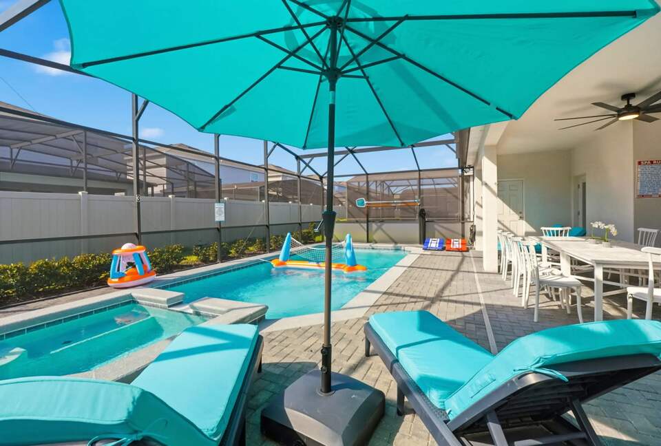 Ultimate Windsor Island Family Retreat with Private Pool & Game Rooms - Davenport, Florida