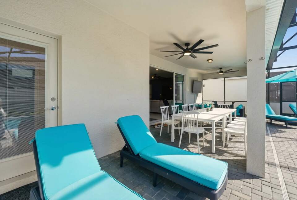 Ultimate Windsor Island Family Retreat with Private Pool & Game Rooms - Davenport, Florida