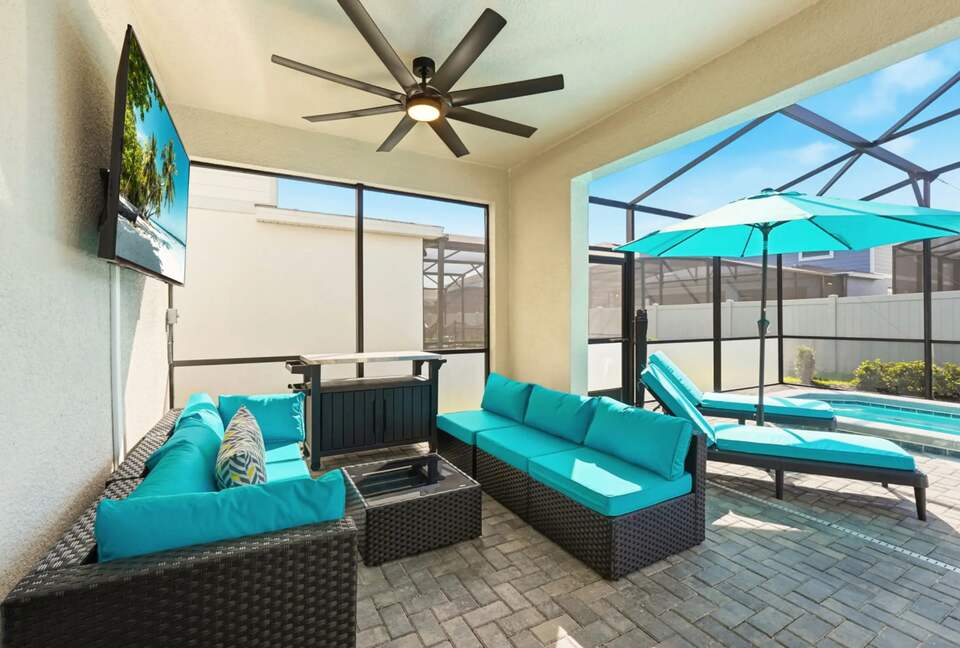 Ultimate Windsor Island Family Retreat with Private Pool & Game Rooms - Davenport, Florida